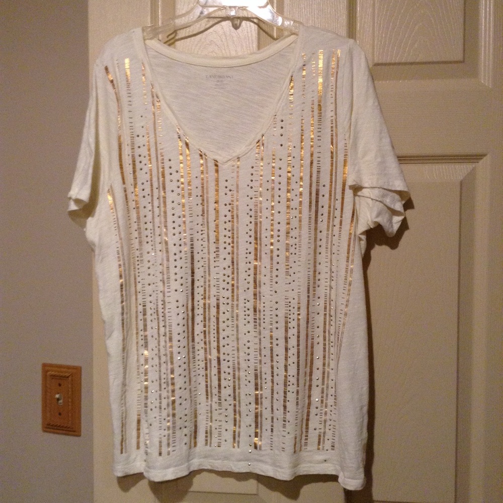 Very pretty tee shirt with great waterfall design
